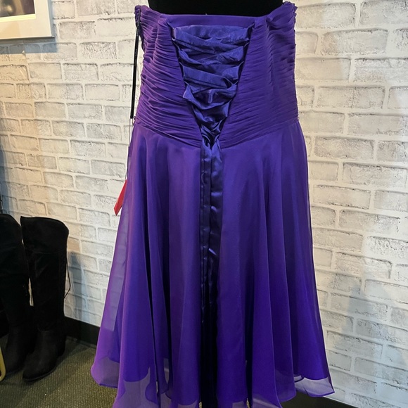 Brushing with sequins and shorter overlay skirt, short dress - Picture 3 of 6